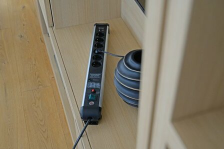 Prolongateur multiprise avec parasurtenseur 60.000A avec chargeur USB 6 prises 3m H05VV-F 3G1,5