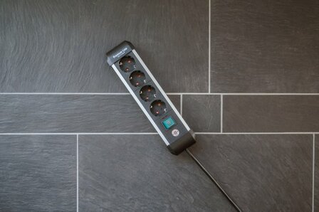 avec interrupteur 4 prises 1,8m H05VV-F 3G1,5