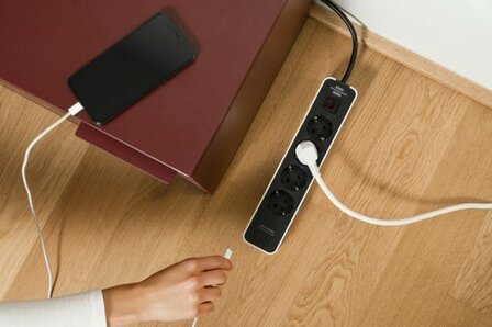 Multiprise avec 2 prises de charge USB C 4 prises blanc noir 1,5m H05VV-F3G1,5