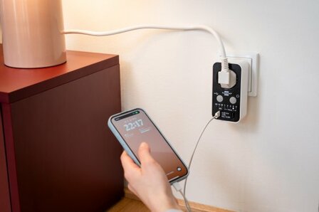 Minuteur Prise electrique avec USB A et USB C blanc noir