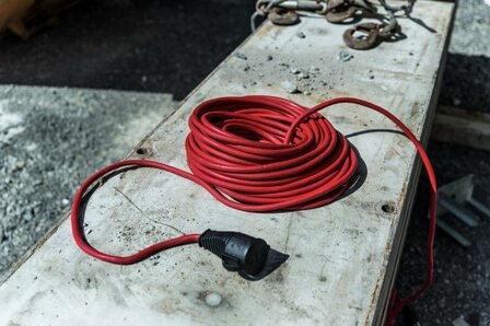 Cordon prolongateur IP44 pour chantiers 25m H07RN-F 3G1,5 rouge