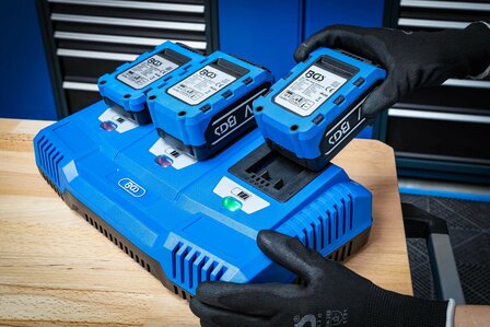 Chargeur multiple 3 x 2,5 A 18 V