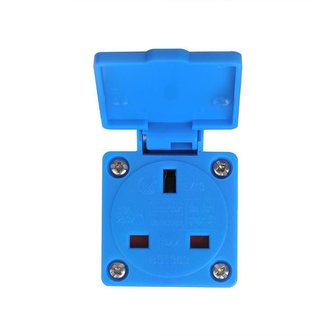 Adaptateur de prise CEE vers prise britannique