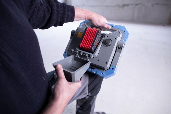 Professional Projecteur hybride a LED mobile BS 8050 MH, Bosch Professional 18V System, 7900lm, IP55