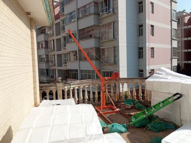 Grue de chantier 500kg 25m electrique 230V Rotation a 360°