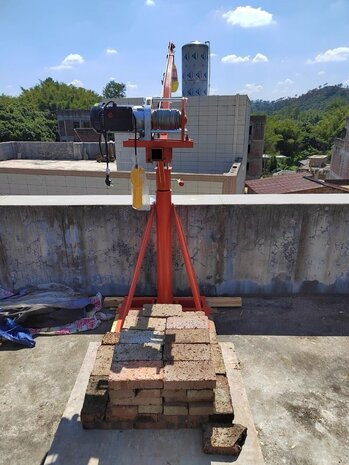 Grue de chantier 500kg 25m electrique 230V Rotation a 360°