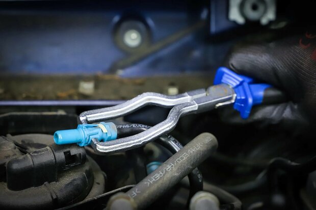 Pince pour conduit de combustible 230 mm