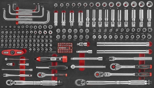 Chariot Jumbo noir a 8 tiroirs avec 610 outils (EVA)