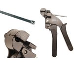 Pince de serrage pour bandes metalliques a auto-blocage