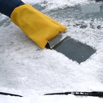 Grattoir a glace avec gant Promo