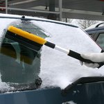 Brosse a neige avec raclette a vitres et grattoir a glace + manche telescopique