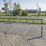 Borne de stationnement avec serrure