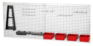 Mur d'outils en metal avec crochets