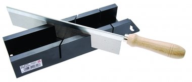 Boite onglets avec scie de precision