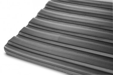 Caoutchouc noir au metre, stries larges